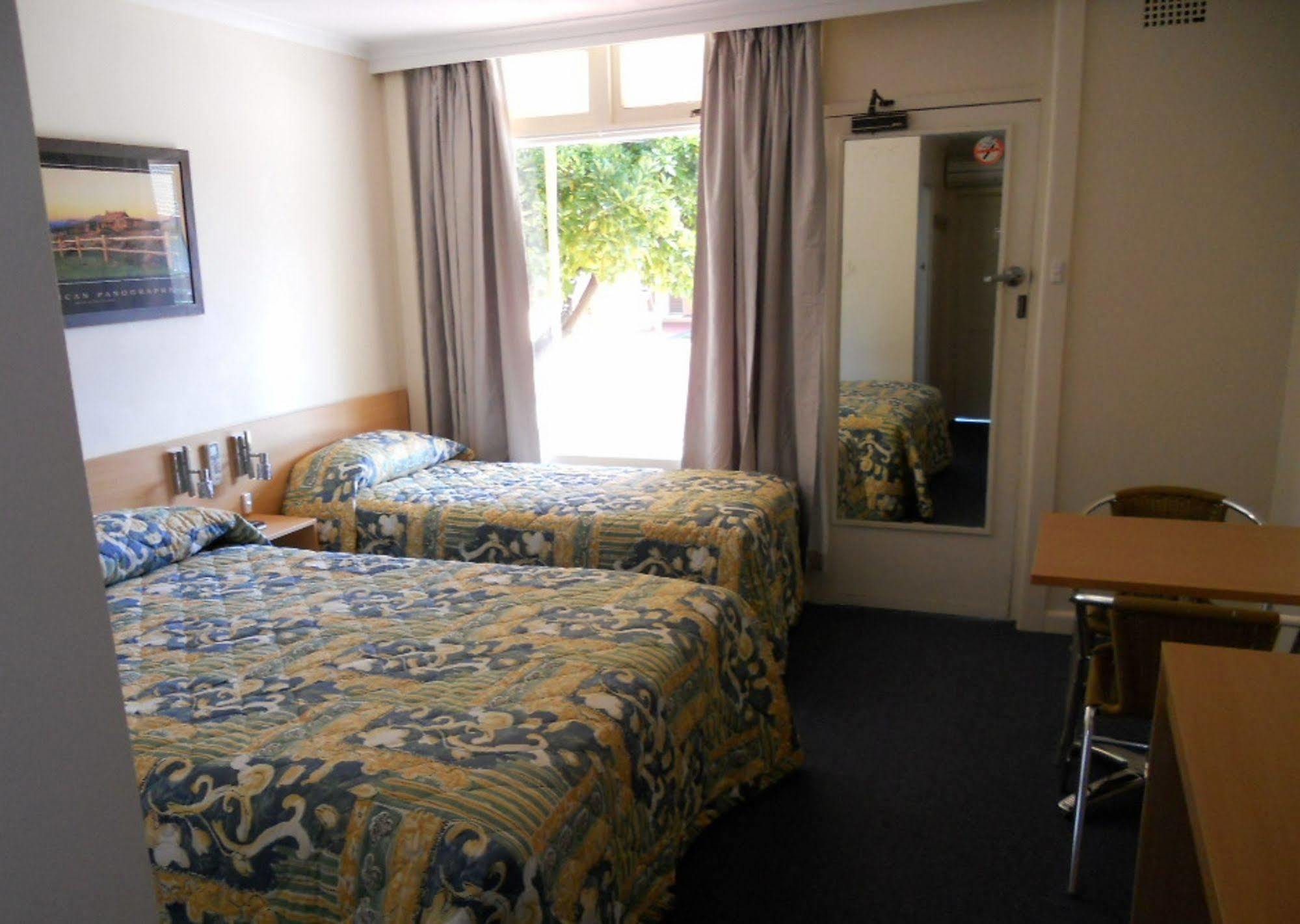 Townhouse Motel Cowra Esterno foto