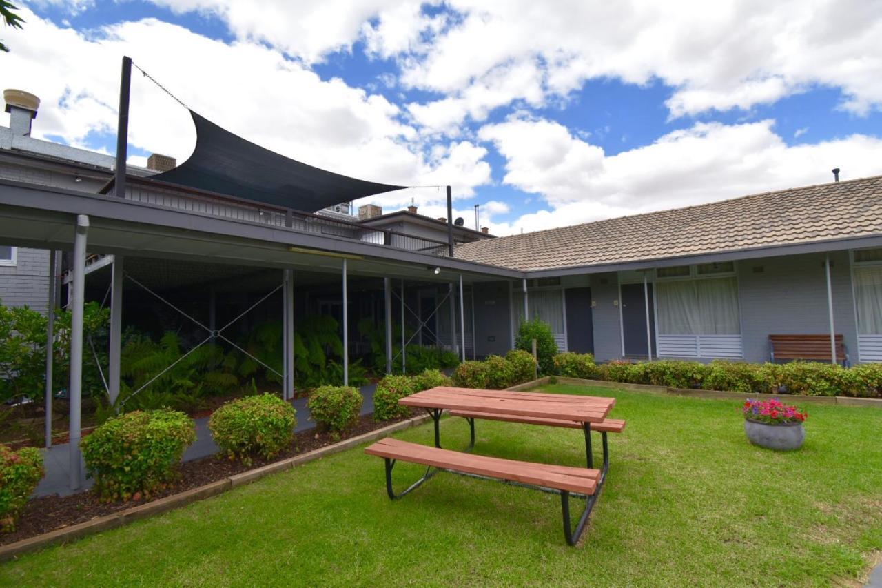 Townhouse Motel Cowra Esterno foto