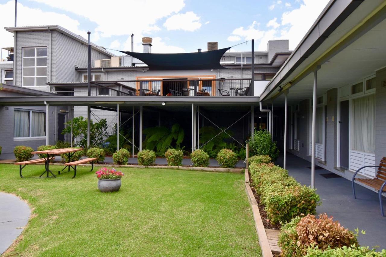 Townhouse Motel Cowra Esterno foto